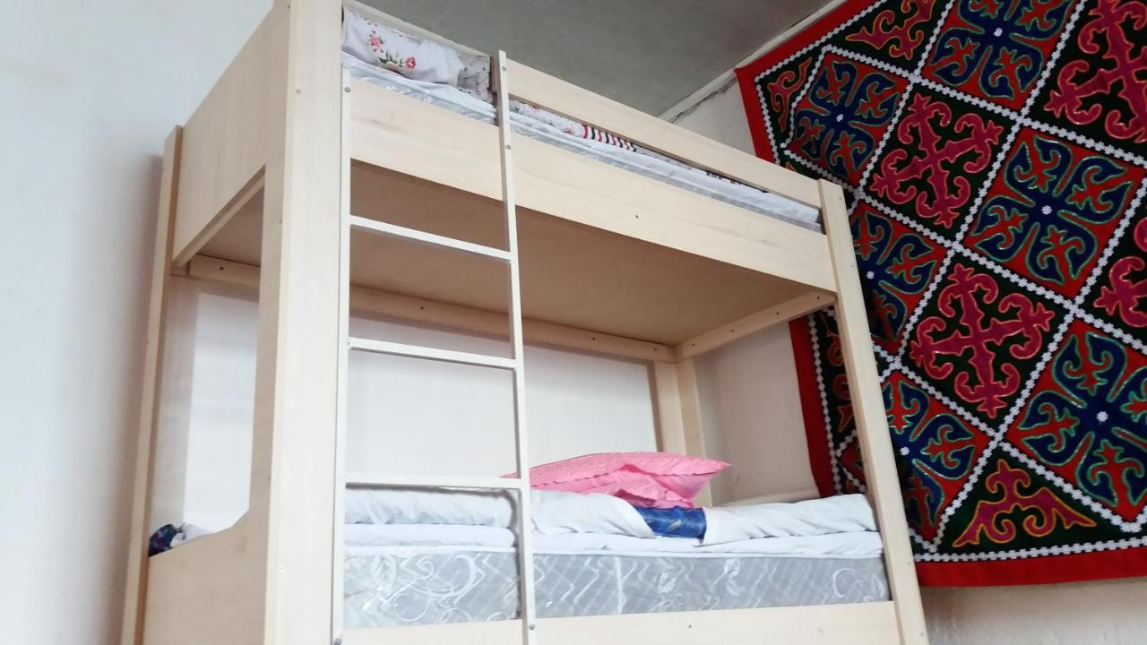 Happy Hostel In Kochkor Екстер'єр фото