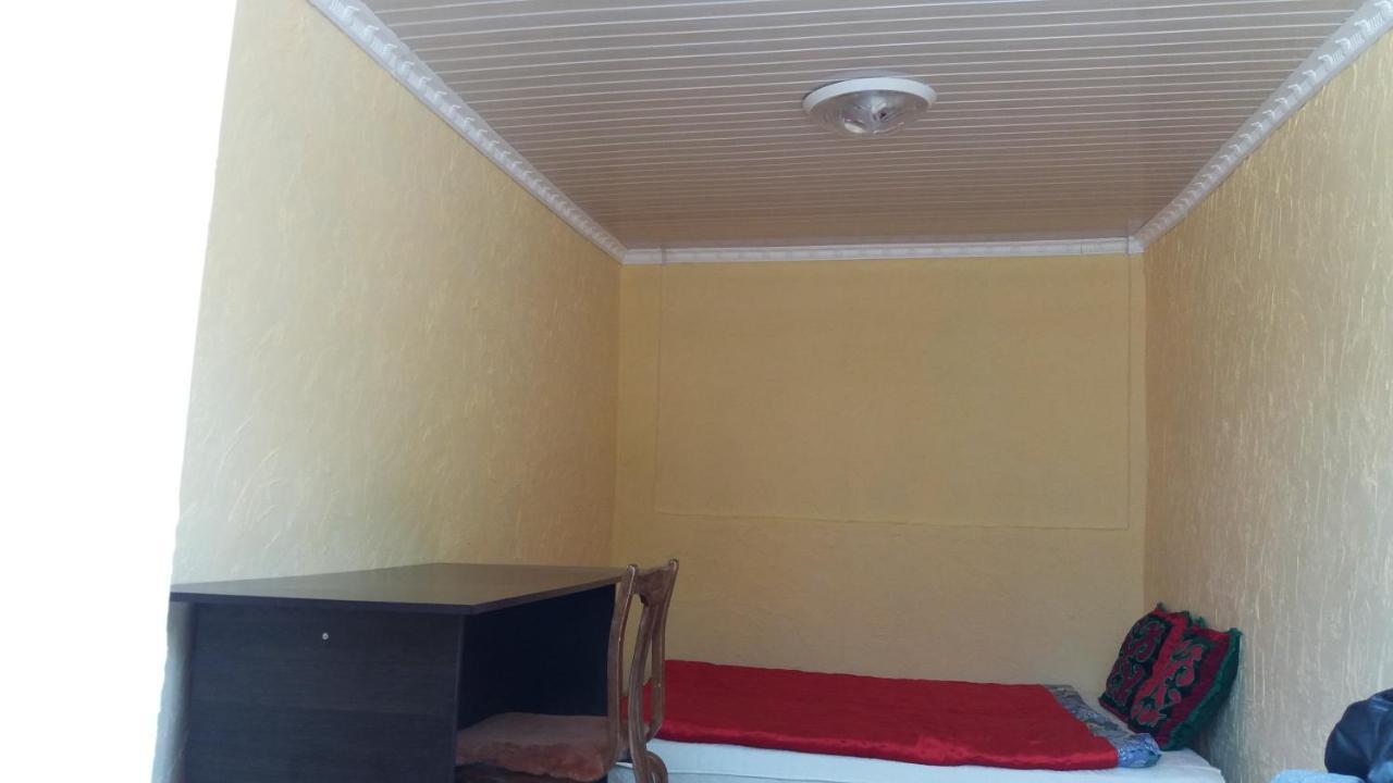 Happy Hostel In Kochkor Екстер'єр фото