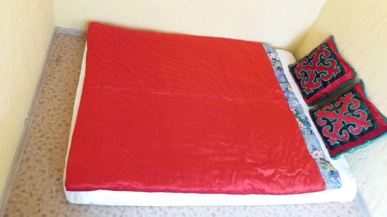 Happy Hostel In Kochkor Екстер'єр фото