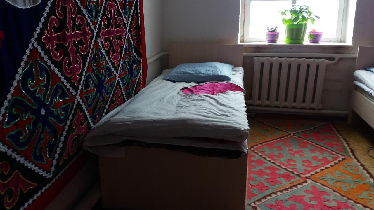 Happy Hostel In Kochkor Екстер'єр фото
