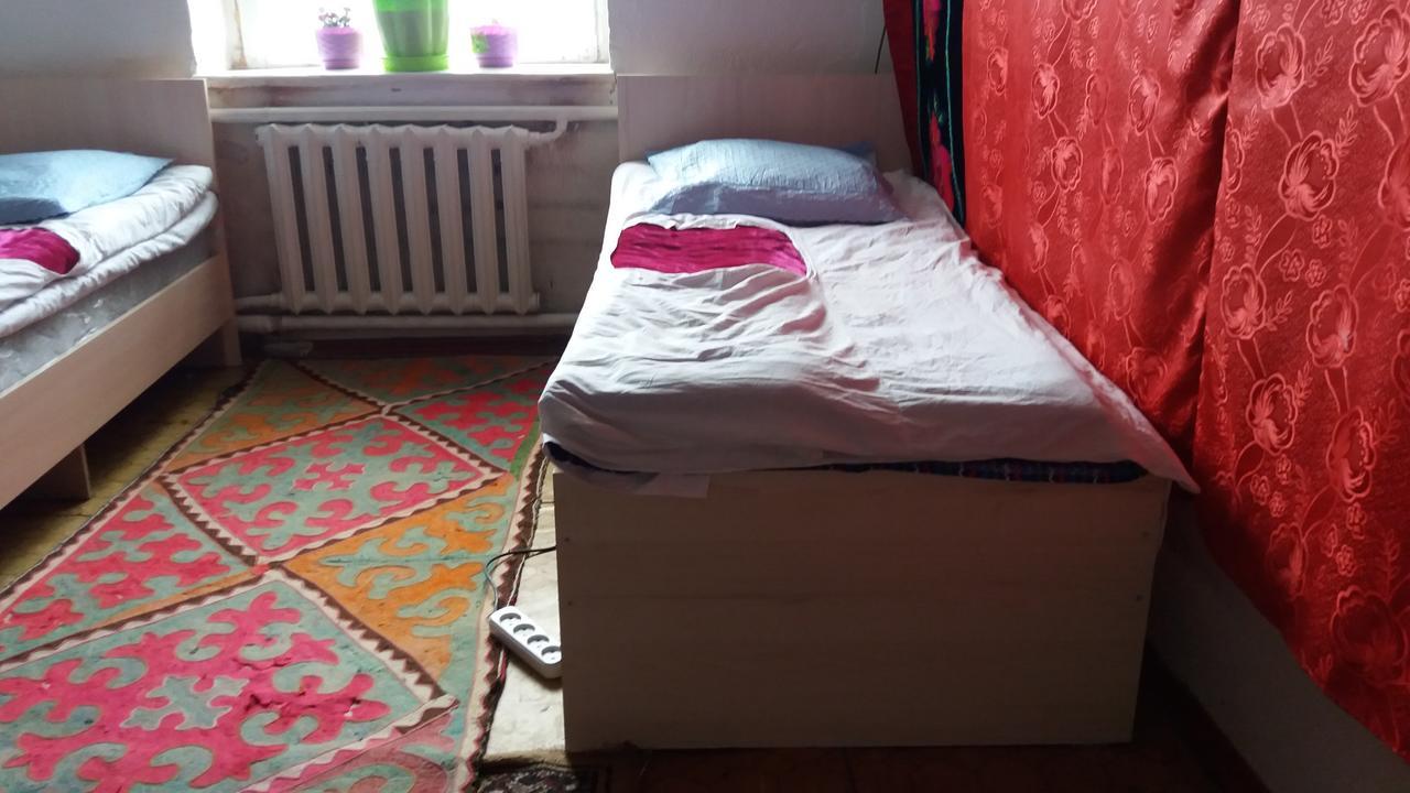 Happy Hostel In Kochkor Екстер'єр фото
