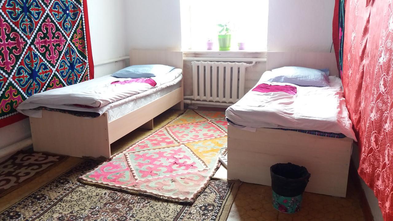 Happy Hostel In Kochkor Екстер'єр фото