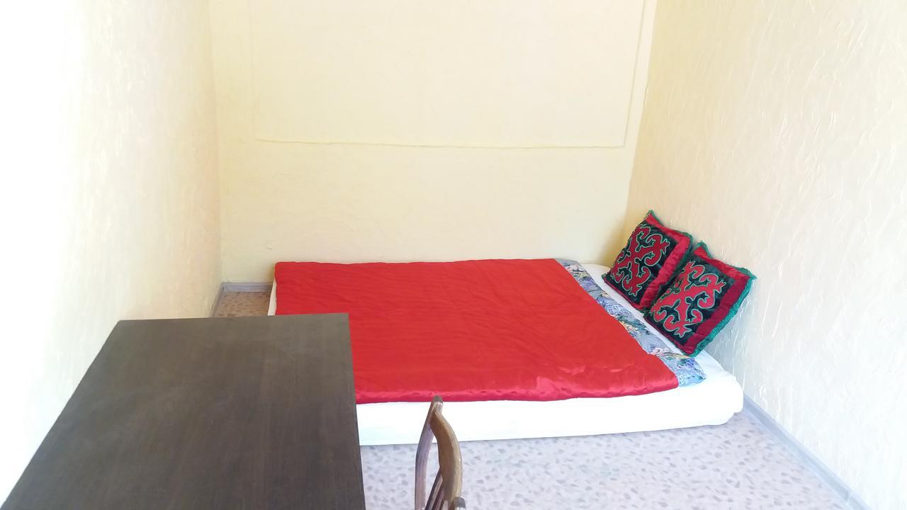 Happy Hostel In Kochkor Екстер'єр фото