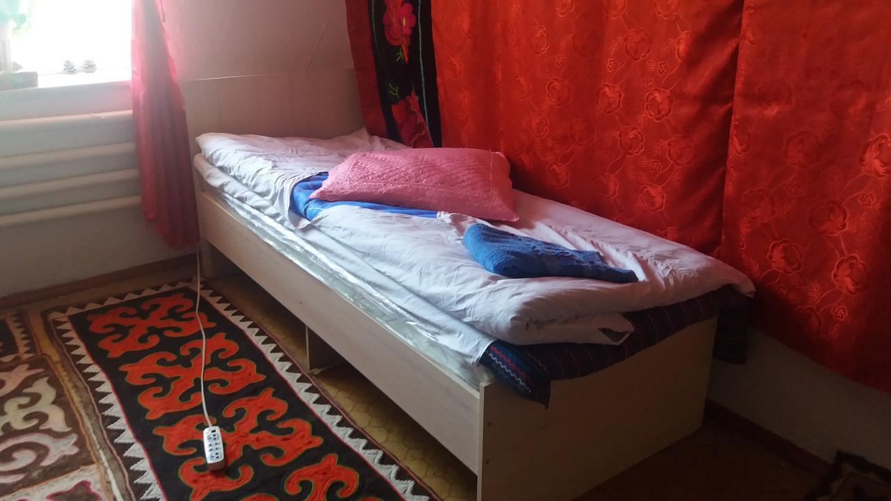 Happy Hostel In Kochkor Екстер'єр фото