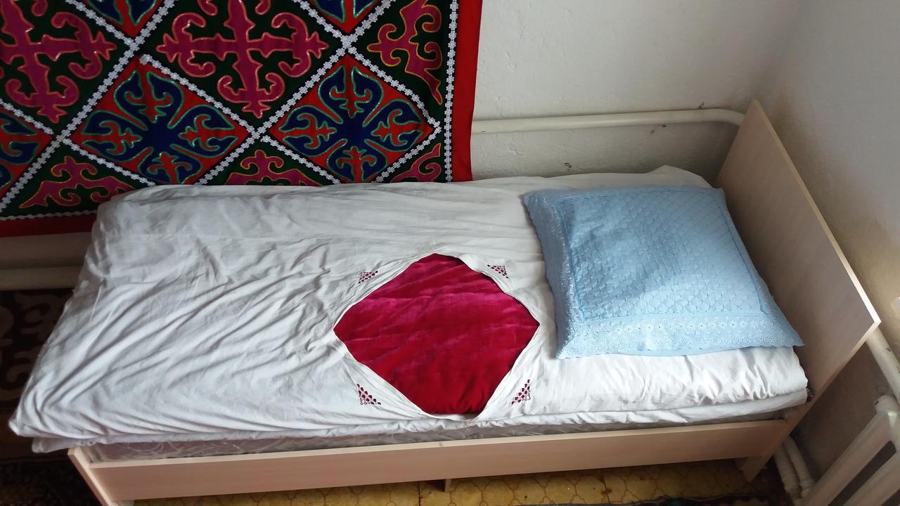 Happy Hostel In Kochkor Екстер'єр фото