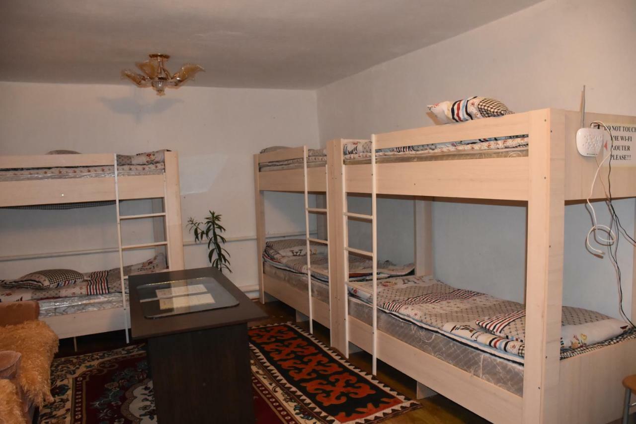 Happy Hostel In Kochkor Екстер'єр фото