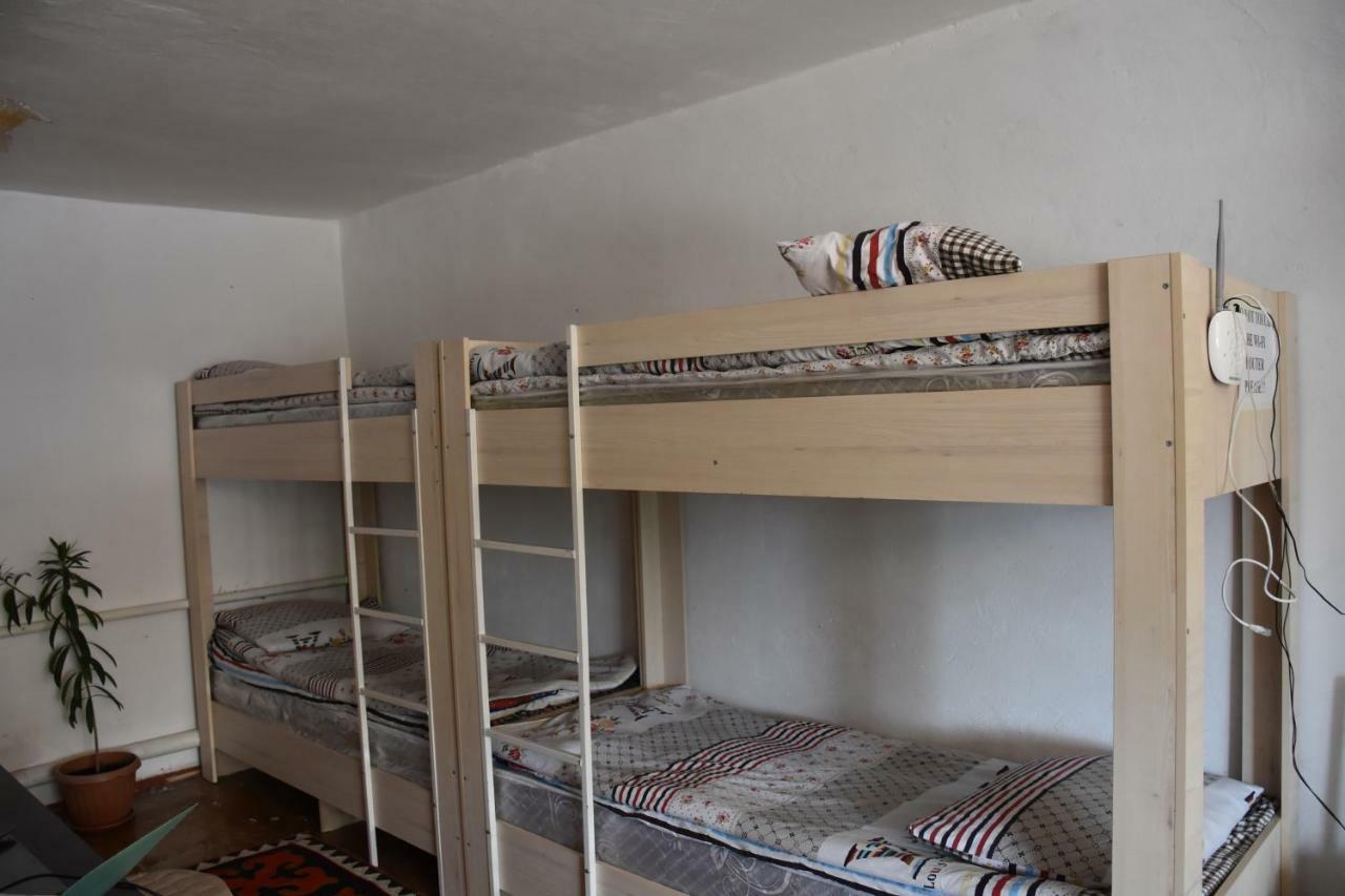 Happy Hostel In Kochkor Екстер'єр фото